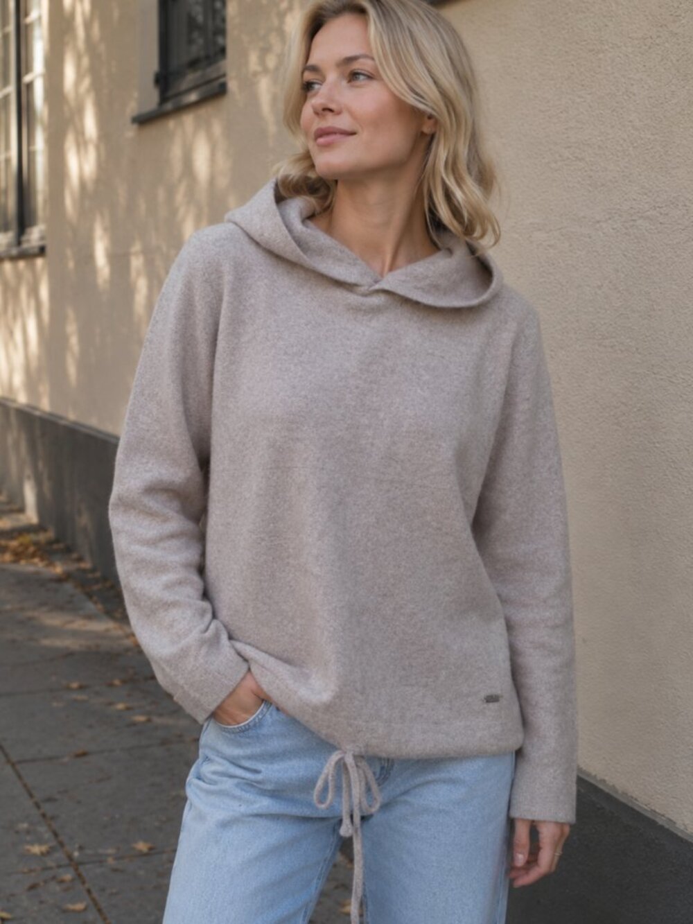 ALPHA TAURI Soft Cashmere Hoodie with Drawstrings, Size M